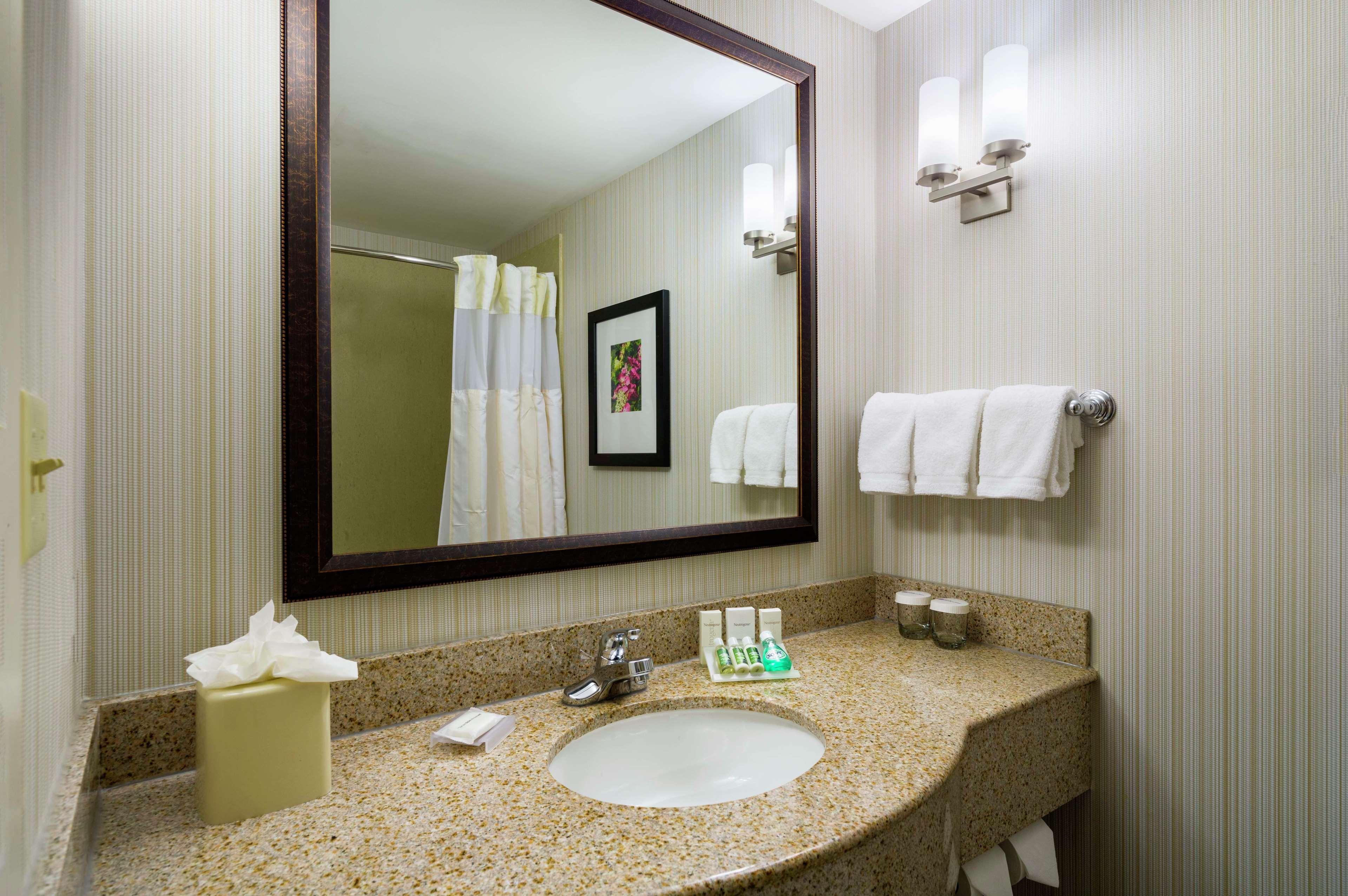 Hilton Garden Inn Edison/Raritan Center Екстер'єр фото