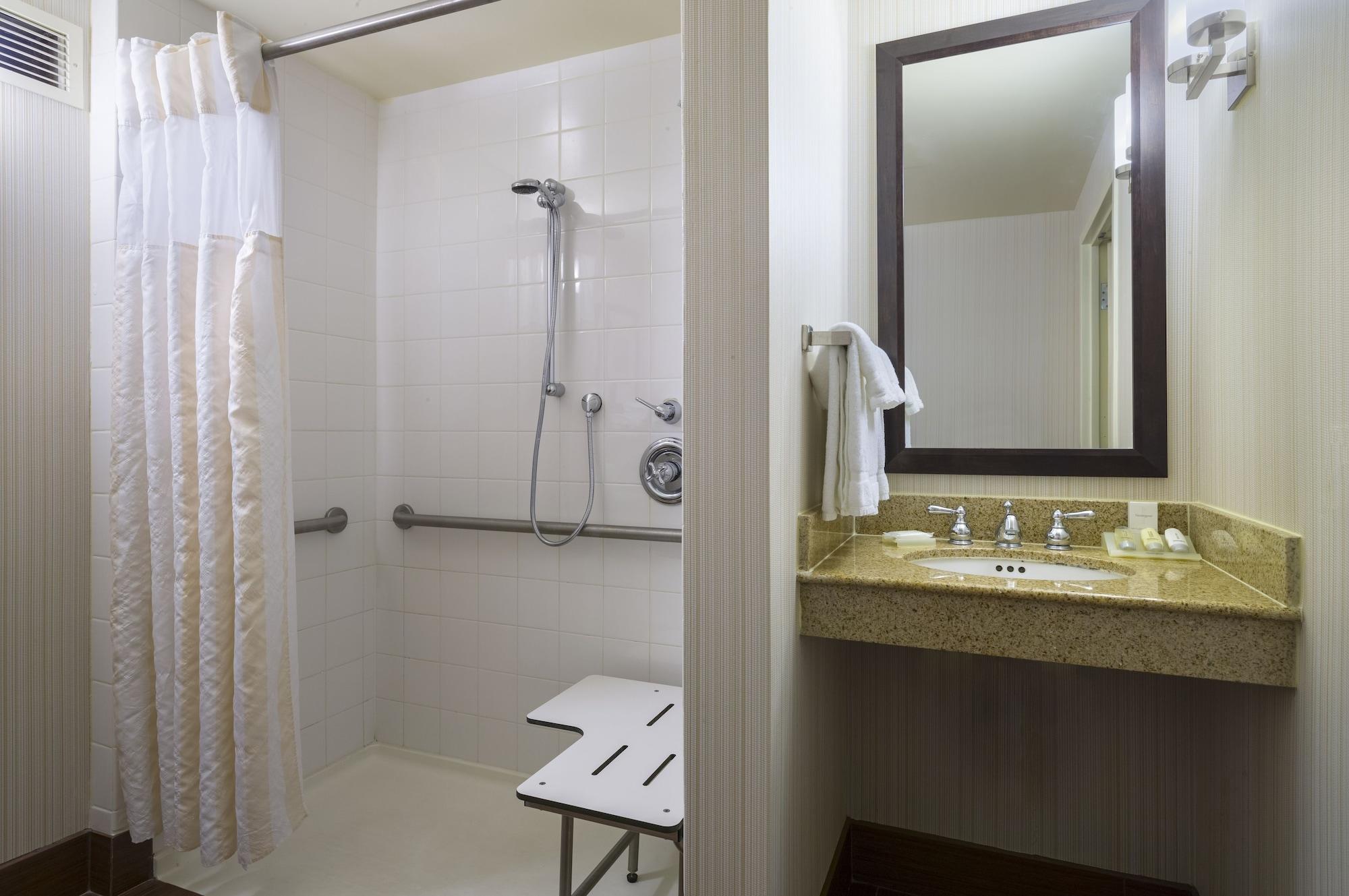 Hilton Garden Inn Edison/Raritan Center Екстер'єр фото
