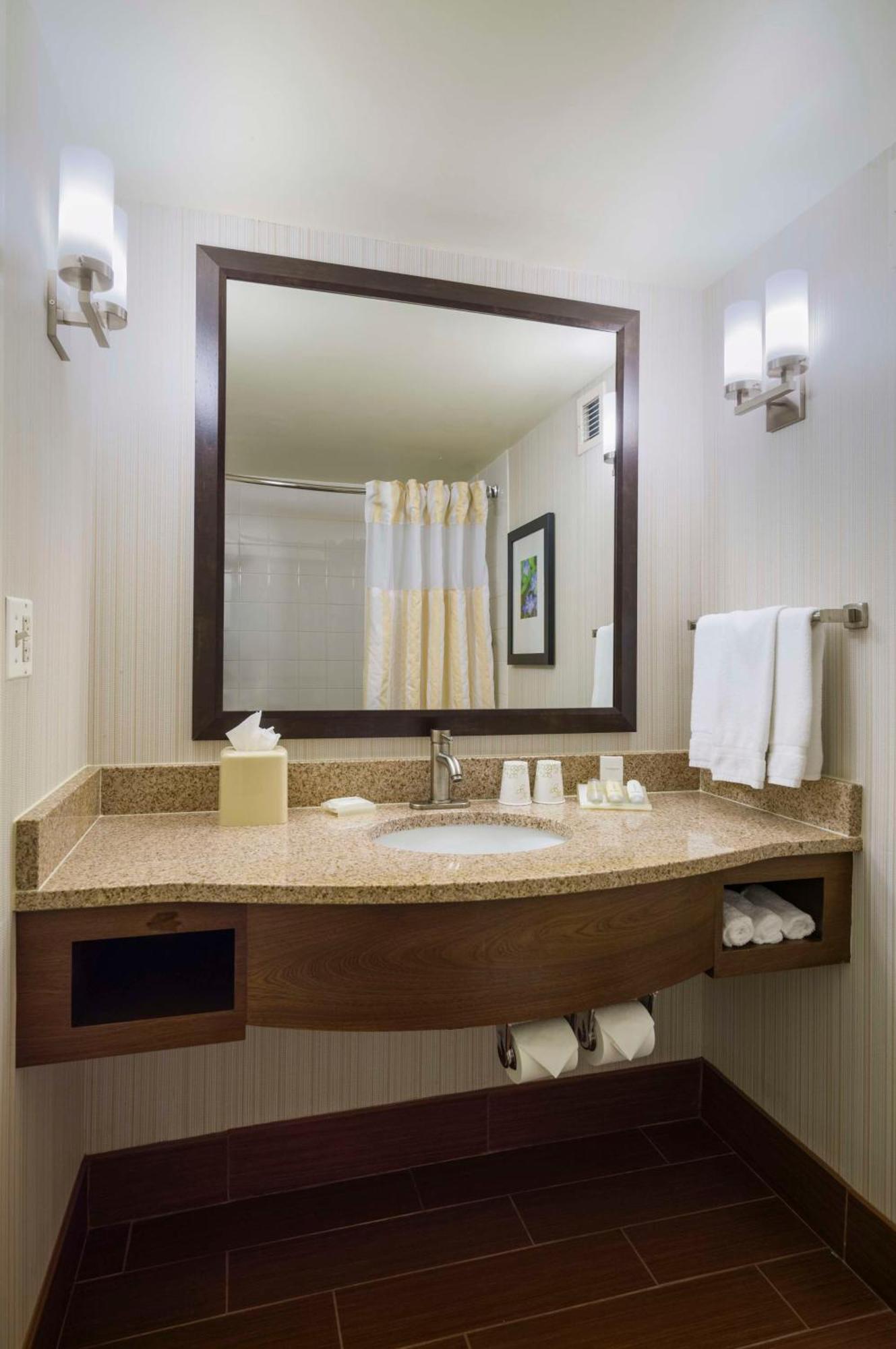 Hilton Garden Inn Edison/Raritan Center Екстер'єр фото