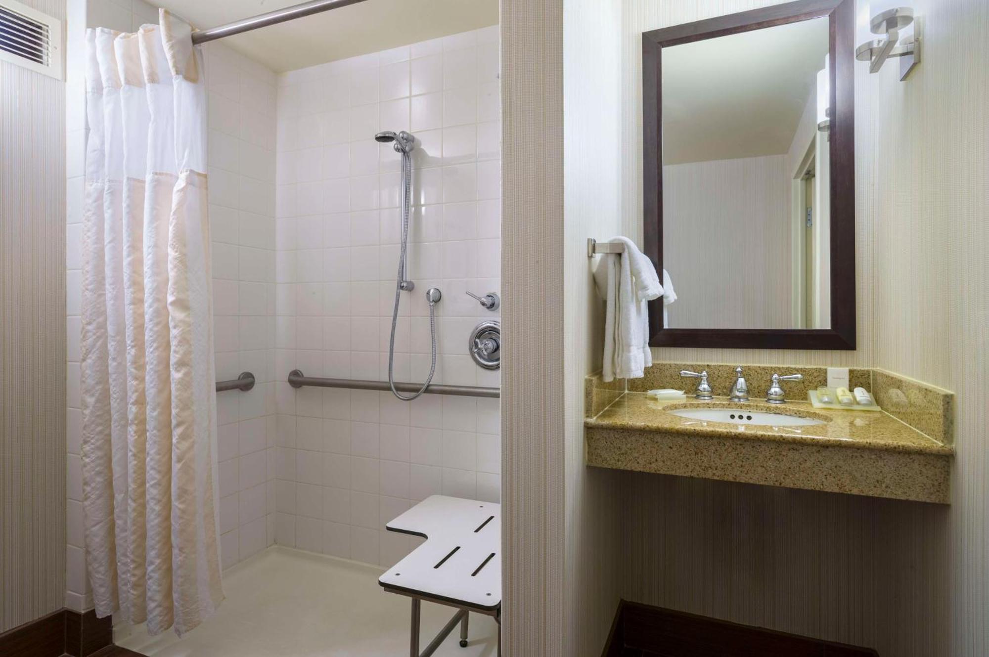Hilton Garden Inn Edison/Raritan Center Екстер'єр фото